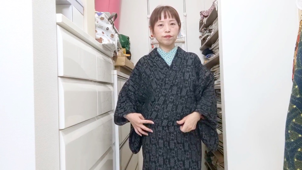 あれ？この着物なんで着なくなったんだろう？寒すぎて昔着てたウールの着物を出したよ👘