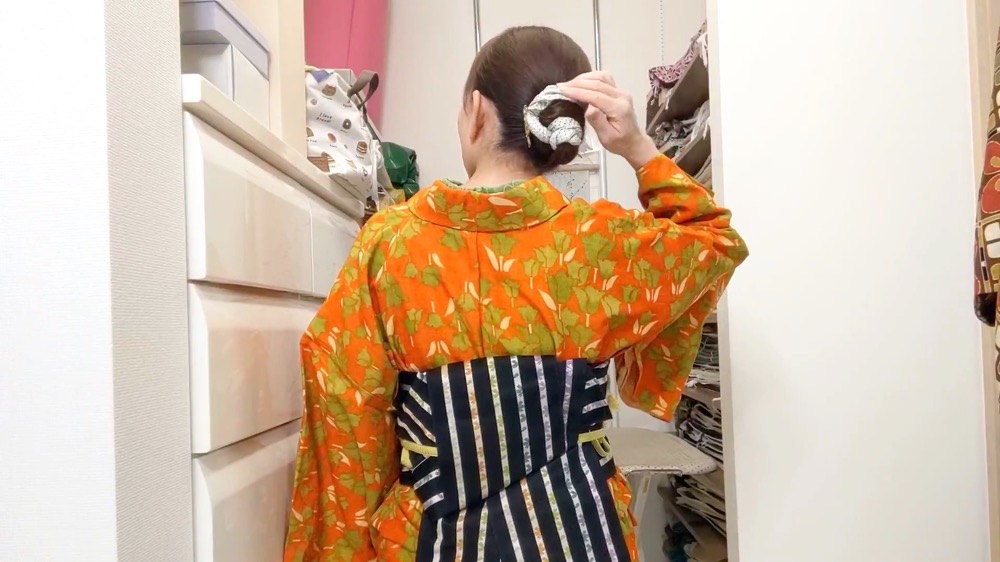いくらなんでも派手すぎるwww10年眠らせてた緑のチューリップ🌷柄のウールの着物を着たよ！