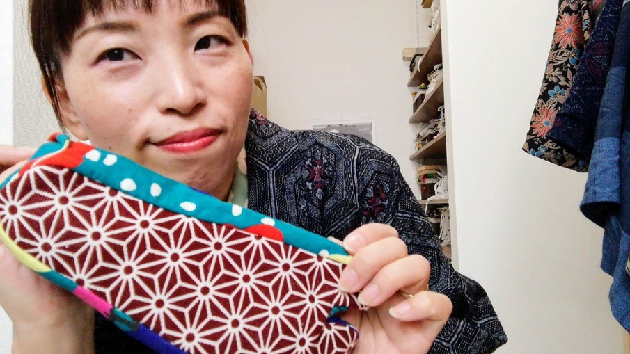 この着物は100円のウール。糸が切れたりしても自分で直せるし、洗濯機で洗えるし、ほんとに安上がりなの。