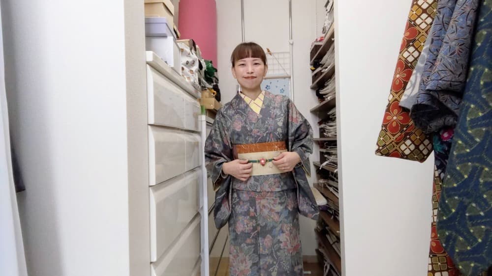久々に大島紬を着たよ。帯留めを２つ使ってみましたー。