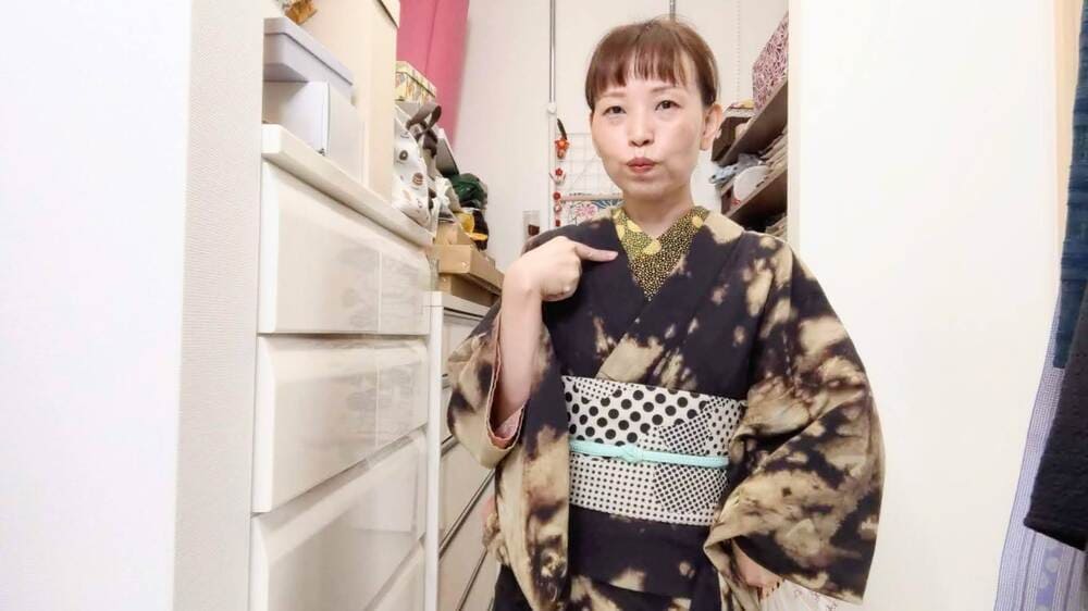 大人の方へ。暗い色の衿は夏にオススメ！水玉コーデだよ